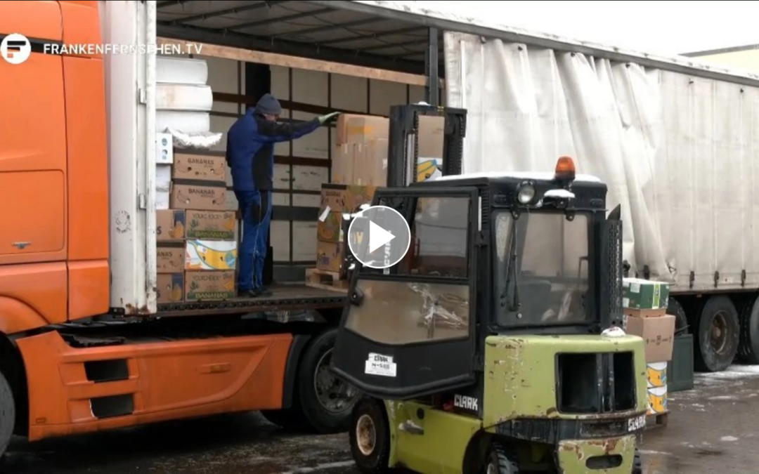 Antwort auf ukrainischen Hilferuf: Laster mit Hilfsgütern wird gepackt